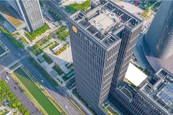 江北区安全生产文明施工标准化现场观摩会在浙江二建宁波银行项目部举行